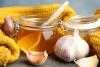 شہد اور لہسن ایک ساتھ آپ کی صحت کو بہت سے فوائد فراہم کر سکتے ہیں۔