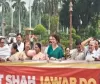 اپوزیشن ارکان پارلیمنٹ نے پیر کو پارلیمنٹ کمپلیکس میں احتجاج کیا
