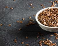 فلیکس سیڈز ایک چھوٹے بیج ہیں، لیکن ان کے فوائد بے شمار ہیں