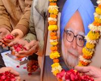 کھرگے، راہول، اور پرینکا نے ڈاکٹر منموہن سنگھ کو ان کی پہلی برسی پر خراج عقیدت پیش کیا