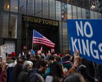 ICE کے خلاف ہزاروں افراد نیویارک کی سڑکوں پر نکل آئے