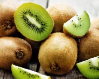 کیوی پھل صحت کے لیے بہت فائدہ مند سمجھا جاتا ہے۔