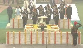 مرمو، دھنکھر، مودی اور دیگر لیڈروں نے مہاتما گاندھی کو ان کی برسی پر خراج عقیدت پیش کیا