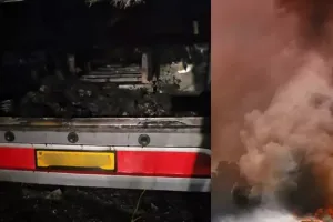 کے ایم پی ایکسپریس وے پر بس میں آگ لگنے سے 10 افراد ہلاک ہوگئے۔