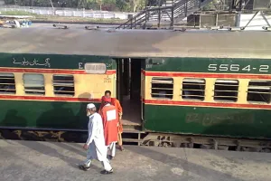 پاکستان کے صوبہ بلوچستان میں علیحدگی پسندوں کا مسافر ٹرین پر حملہ، متعدد ہلاکتیں
