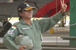 صدر مرمو نے ملک کی دفاعی صلاحیتوں پر فخر کا اظہار کرتے ہوئے رافیل لڑاکا طیارہ اڑایا