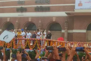 مرمو اور شاہ نے سردار پٹیل کو خراج عقیدت پیش کیا، شاہ نے رن فار یونٹی کو جھنڈی دکھا کر روانہ کیا