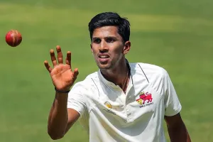 تنوش کوٹیان نے چار وکٹیں لیں، جنوبی افریقہ اے 297/9