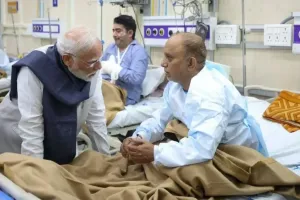 بھوٹان سے واپسی پر وزیر اعظم نے اسپتال میں دہلی دھماکے کے زخمیوں کی عیادت کی