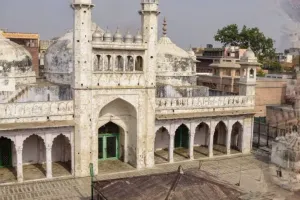 گیانواپی میں ٹوائلٹ کے تالے میں کپڑا پھنسنے کے معاملے کی اگلی سماعت 20 نومبر کو ہوگی