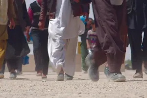 افغان سیکیورٹی فورسز نے غیر قانونی طور پر ایران میں داخل ہونے کی کوشش کرنے والے 144 افراد کو گرفتار کرلیا