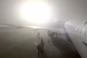 دہلی میں اتوار کو دھند کی وجہ سے 80 سے زیادہ پروازیں منسوخ کر دی گئیں