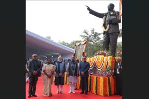 مرمو، مودی، اور برلا نے امبیڈکر کو ان کے مہاپرینیرون دیوس پر خراج عقیدت پیش کیا