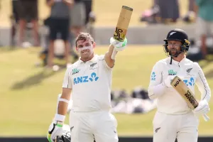 نیوزی لینڈ نے 334/1 کا سکور بنا کر اپنی پوزیشن مضبوط کر لی ہے