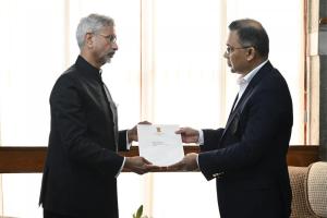 جے شنکر بنگلہ دیش پہنچ گئے، مودی کا ذاتی خط طارق رحمان کو سونپا