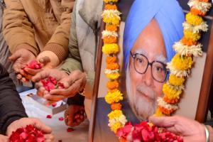 کھرگے، راہول، اور پرینکا نے ڈاکٹر منموہن سنگھ کو ان کی پہلی برسی پر خراج عقیدت پیش کیا