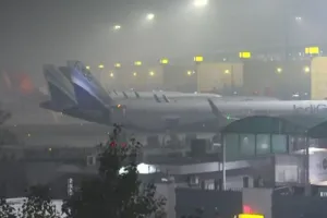 شمالی اور مشرقی ہندوستان میں گھنی دھند کے باعث پروازوں میں خلل پڑتا ہے۔ ایئر لائنز مسافروں سے متعلق ایڈوائزری جاری کرتی ہیں۔