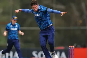 انڈر 19 ورلڈ کپ: زمبابوے نے انگلینڈ کے خلاف 208 رنز بنائے