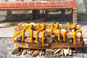 ہندو مذہب میں موت کے بعد کی جانے والی رسومات کو بہت اہم سمجھا جاتا ہے