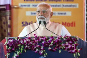 ترنمول کانگریس کے لوگ مغربی بنگال کو لوٹ رہے ہیں: مودی