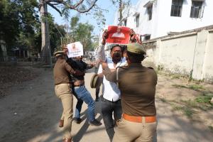 لکھنؤ یونیورسٹی میں 