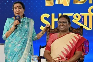 آشا بھوسلے نے ہندوستان میں موسیقی کے دور کی تعریف کی: مرمو