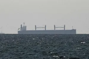 آبنائے ہرمز میں ایرانی بندوق بردار کشتیوں نے گولہ باری کی جس سے دو بحری جہاز بشمول ایک ہندوستانی پرچم والے ٹینکر کو واپس پلٹنا پڑا۔