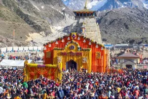 بابا کیدارناتھ کی پنچ مکھی اتسو ڈولی اومکاریشور مندر سے دھام کے لیے روانہ ہوتی ہے