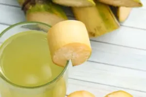 گنے کا رس جسم کے لیے کئی طرح سے فائدہ مند ثابت ہوتا ہے