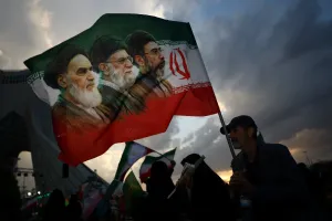 آبنائے ہرمز میں داخل ہونے والی امریکی افواج کو نشانہ بنایا جائے گا: ایرانی فوج