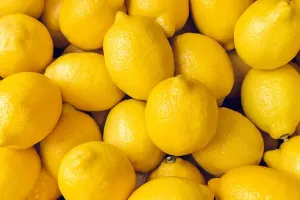 لیموں ایک کھٹا پھل ہے لیکن یہ صحت کے لیے امرت کی طرح ہے