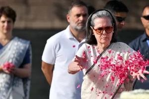 کھرگے، سونیا، راہول، پرینکا نے راجیو گاندھی کو ان کی 35 ویں برسی پر خراج عقیدت پیش کیا