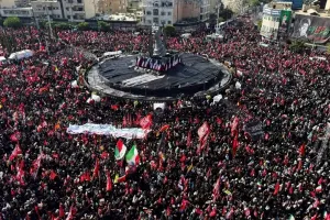 شہید آیت اللہ خامنہ ای کے جنازے کے لیے تہران کی سڑکوں پر لوگوں کی بڑی تعداد نے شرکت کی