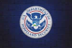 امریکہ غیر ملکی سرکاری ملازمین کے بچوں کو پیدائشی شہریت نہیں دے گا: DHS