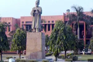 نقاب پوش افراد نے جامعہ ملیہ اسلامیہ یونیورسٹی میں توڑ پھوڑ کی