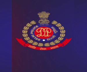 دہلی پولیس نے معروف برانڈز کے لیے جعلی انجن آئل بنانے والی فیکٹری کا پردہ فاش کیا