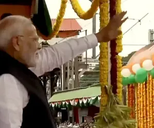 وزیر اعظم نے بنگلورو میں تین وندے بھارت ٹرینوں کا افتتاح کیا، ییلو میٹرو لائن کا افتتاح کیا