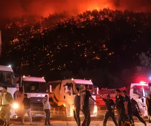 ترکی کے جنگلات میں لگی آگ سے ایک ہزار افراد کو محفوظ مقامات پر منتقل کر دیا گیا