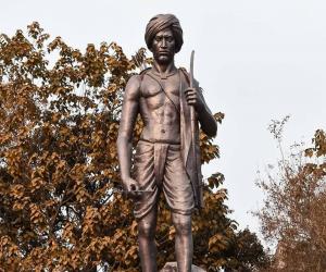 مرمو، رادھا کرشنن، مودی، برلا نے برسا منڈا کو ان کی یوم پیدائش پر خراج عقیدت پیش کیا