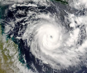 سمندری طوفان 'ڈٹوا' چنئی، تمل ناڈو کے نزدیک ہائی الرٹ پر ہے