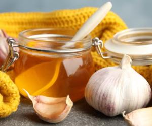 شہد اور لہسن ایک ساتھ آپ کی صحت کو بہت سے فوائد فراہم کر سکتے ہیں۔