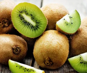 کیوی پھل صحت کے لیے بہت فائدہ مند سمجھا جاتا ہے۔