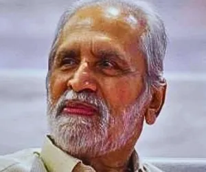 کانگریس کے سینئر رہنما سریش کلماڈی انتقال کر گئے