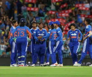 ہندوستانی خواتین ٹیم نے ڈی ایل ایس طریقہ استعمال کرتے ہوئے آسٹریلیا کو 21 رنز سے شکست دی