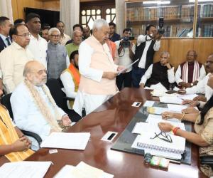 نتیش کمار سمیت این ڈی اے کے پانچ امیدواروں نے راجیہ سبھا انتخابات کے لیے پرچہ نامزدگی داخل کیا