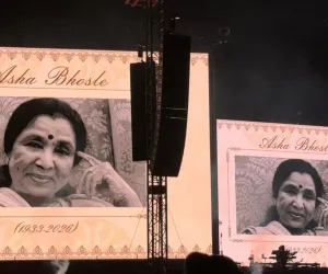 ہزاروں لوگوں نے آشا بھوسلے کو روتے ہوئے الوداع کیا، ان کے جنازے میں ایک بڑا ہجوم شامل ہوا