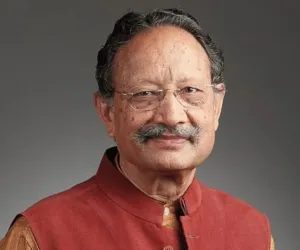 کھنڈوری کو کھرکھری شمشان گھاٹ میں مکمل سرکاری اعزاز کے ساتھ آخری الوداعی دی گئی