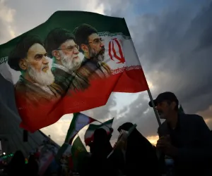 آبنائے ہرمز میں داخل ہونے والی امریکی افواج کو نشانہ بنایا جائے گا: ایرانی فوج