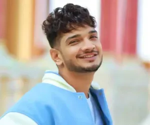 ’’فرسٹ کاپی‘‘ کو ایک سال مکمل، منور فاروقی نے ناظرین سے اظہار تشکر کیا