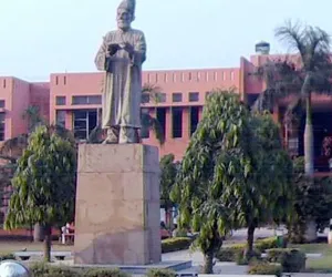 نقاب پوش افراد نے جامعہ ملیہ اسلامیہ یونیورسٹی میں توڑ پھوڑ کی